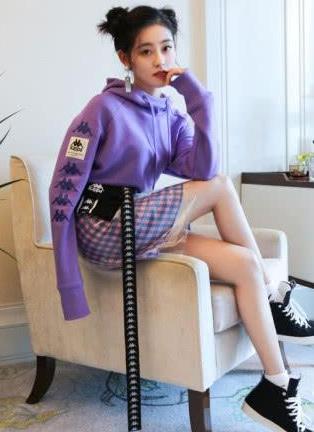 祝绪丹真是太会玩了，竟用“U盘”做耳环！肯定是迪丽热巴教的！