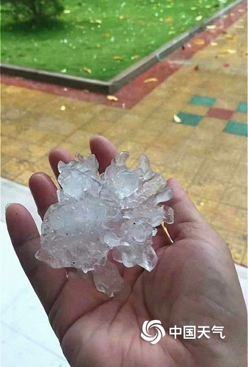  【冰雹】福建多地遭遇强对流天气 冰雹大如幼童拳头