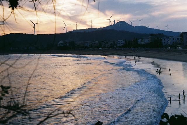 比三亚人少，比青岛消费低!这个高铁直达的小众海岛，景美海鲜多