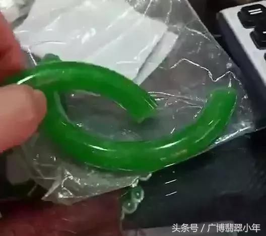 重磅摔断3000万手镯事件最新进展，老板亲自出面澄清了