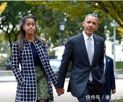 奥巴马19岁女儿与男闺蜜逛街，披散浓密长发，大脑门很耀眼