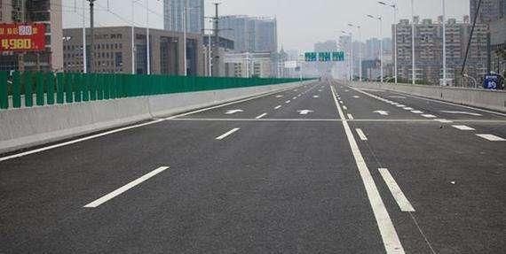  斑马线■在道路上不认识这5种“道路标线”，别说自己是老司机