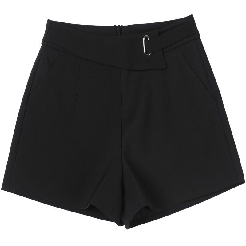 姐姐的眼光真好，给我买了这样的短裤，时尚还超有少女气息呢