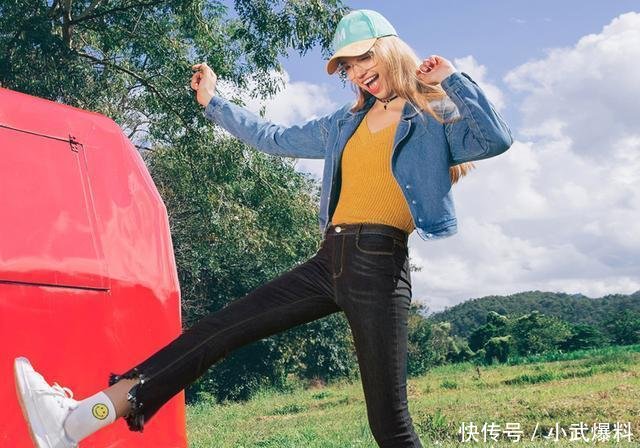 矮个子的胖妞别再卷裤脚了, 看杨幂如何把牛仔裤穿出大长腿