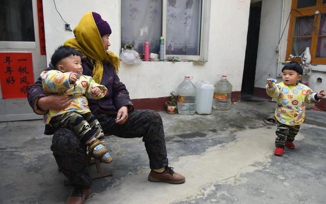 “富人不敢生，穷人使劲生”的世道变了？农民：有补助都不敢生