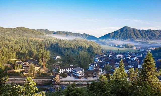 浙江面积最大的城市，藏着绝美古镇和山水美景，不是杭州宁波！