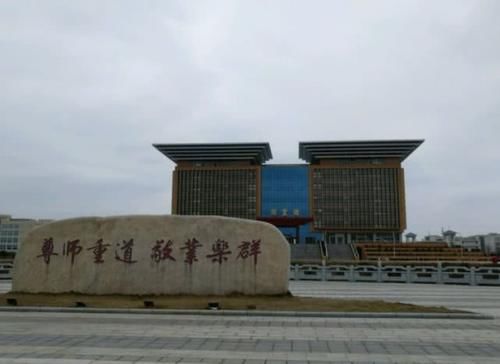 中国唯一建在5A级景区的大学,坐落于明朝王府内,进去还要买门票