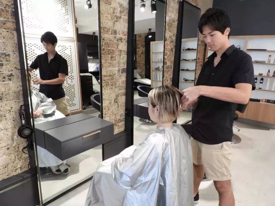 还在流行小奶狗?Instagram盐系小哥哥火遍悉尼CBD，只因他修长有