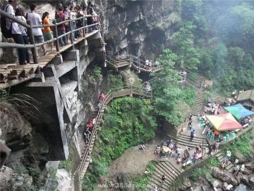 今年国庆最受欢迎的旅游城市，每天人数达100万，因为太宠游客
