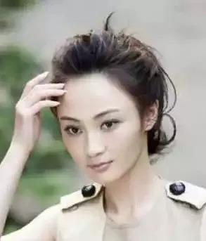 今年最火的“缩脸短发”，让脸小到不行