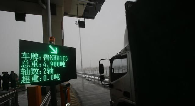  「高速」两轴车不超18吨让上高速只为收集数据，很快蓝牌轻卡就