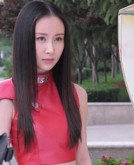 舒畅只是剪了摩卡波波头发型，人变美了还特别减龄，网友:她红了