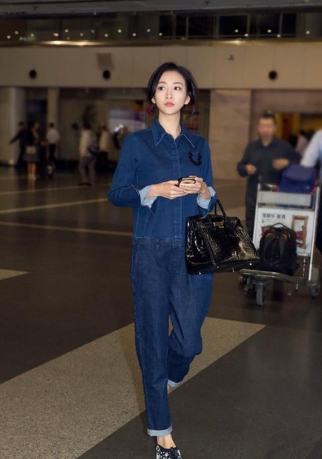  「牛仔连体」连体裤又火了！比套装更方便，显瘦又有气场，明星都爱它