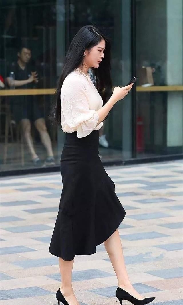  「性感」高跟鞋遇上吊带，成熟中带着性感