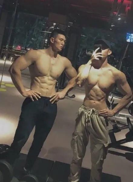 「洋火」193CM“肌肉版”杨洋火了，这颜值大长腿让网友不淡定了！