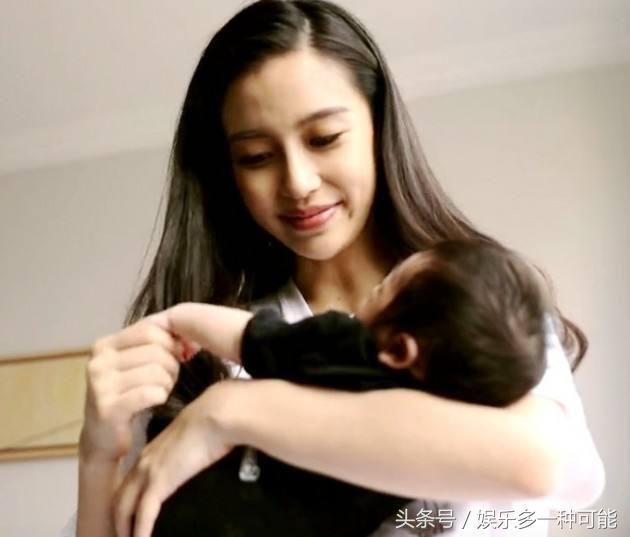 Angelababy带儿子大闹餐厅?亲历者称服务员检查手机太耻辱