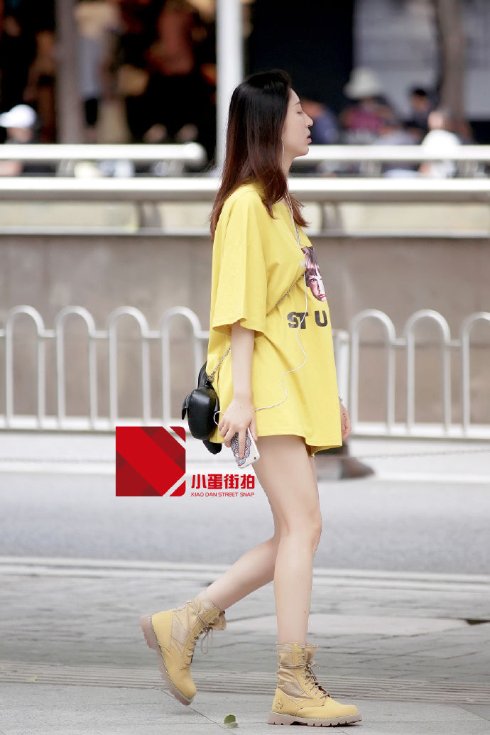 街拍北京:会穿衣搭配的女孩，会打造出了一种与众不同的美丽!