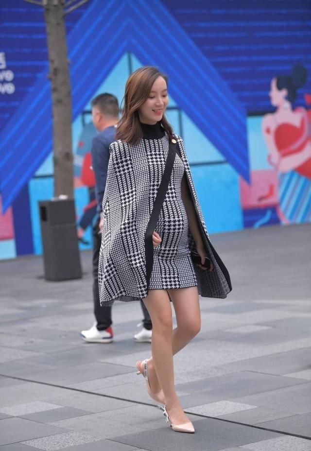  [女侠]小美女打扮成“女侠黄蓉”, 还蹬双小高跟, 老公骂你是轻的