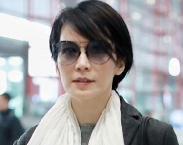 短发的高圆圆美出天际 评论区都在俯首称臣，留短发的女神谁更美