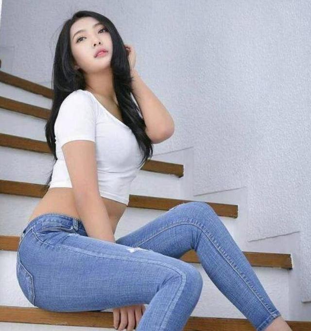 街拍:身材这么好的小姐姐给你做女朋友,你心动吗?