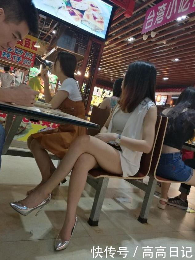 高跟鞋美拍：尖头高跟鞋，在忙碌的生活中给人带来几分自信与成熟