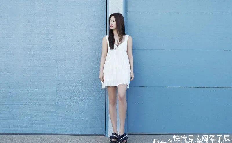  『宋慧乔』宋慧乔最新代言，不走熟女风格重返校园风，穿紧身裙丰满身材迷人