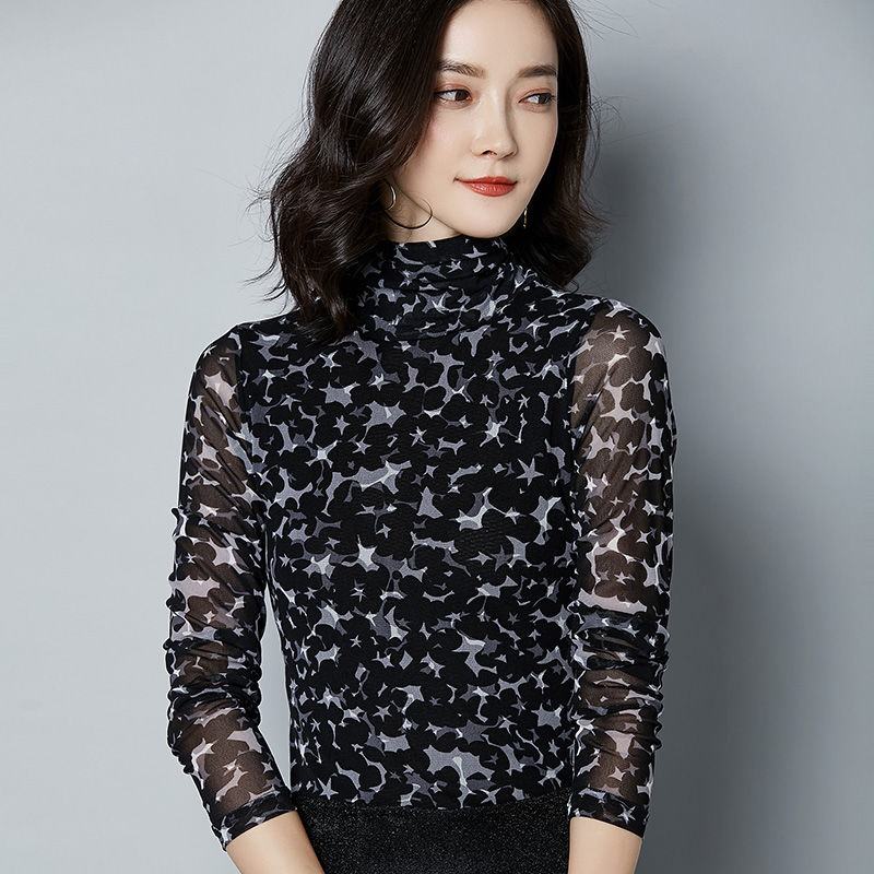 不是我吹!妈的衣品确实高，瞧她新买的小衫，配烟管裤，洋气贼美