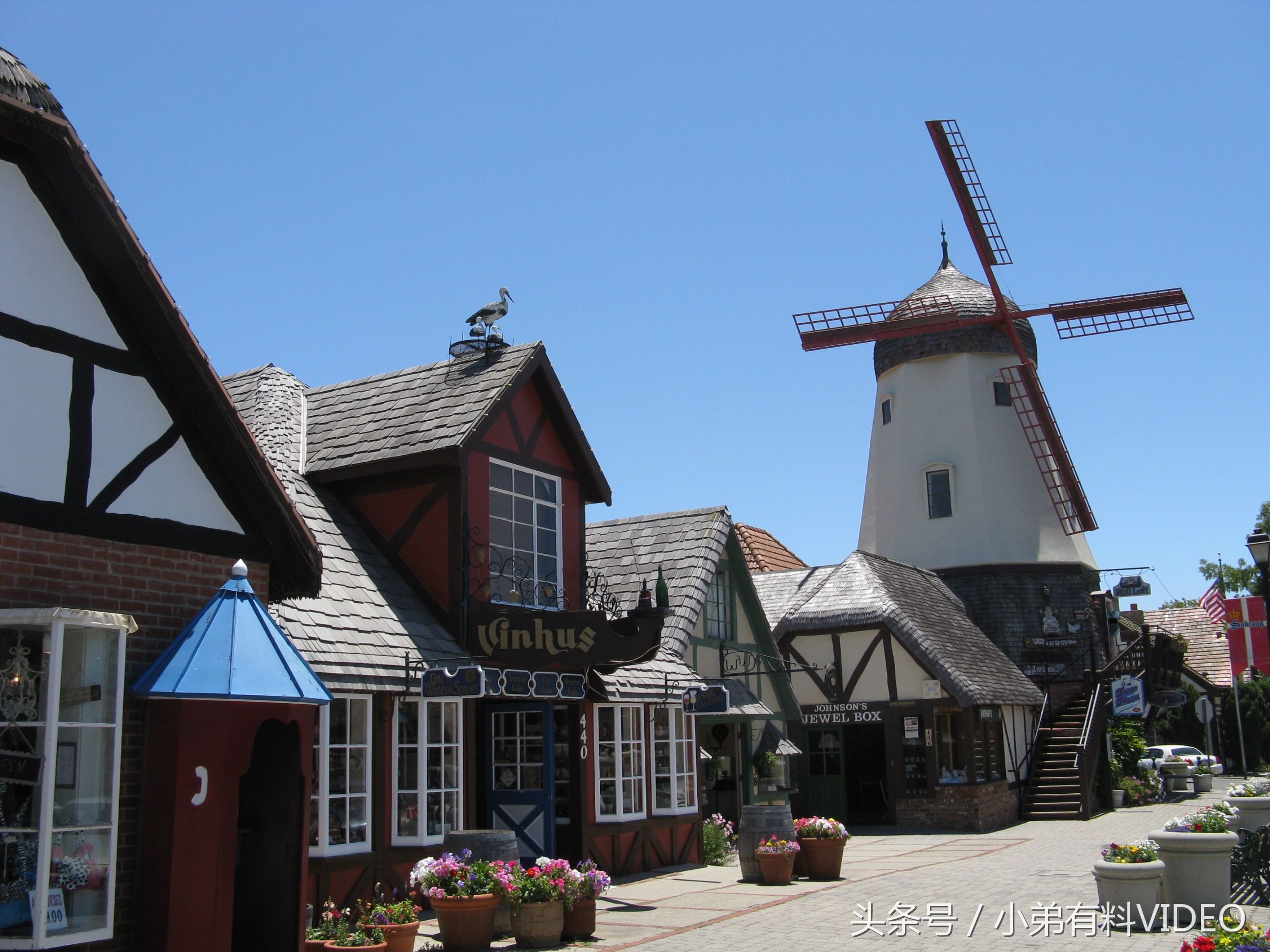 全球人均收入前10排名,卢森堡人均66万元,中国