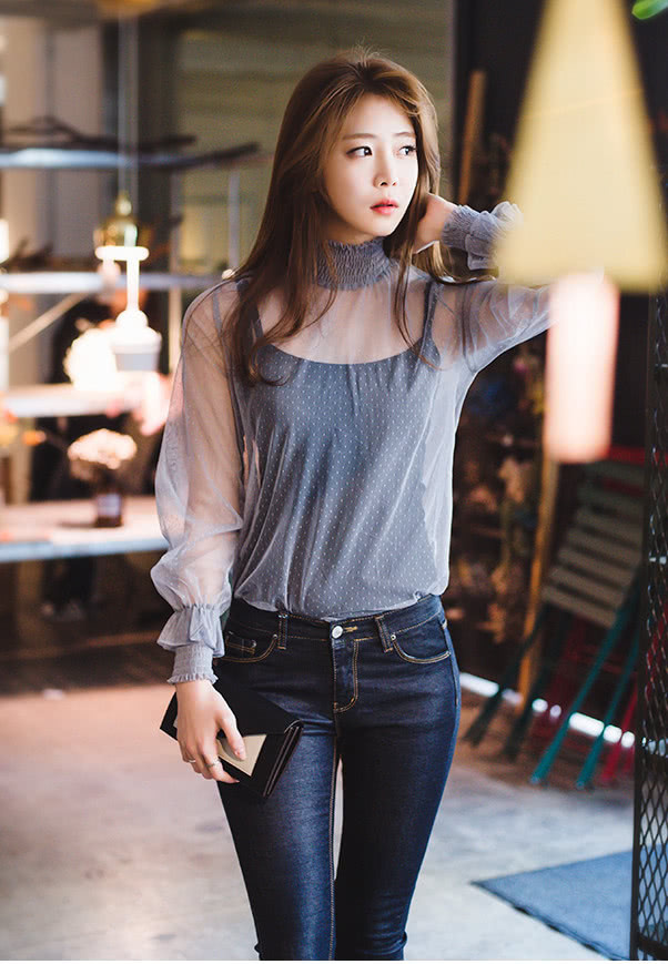 小姐姐时髦又独具个性的牛仔裤,越来越多的女人喜欢穿!