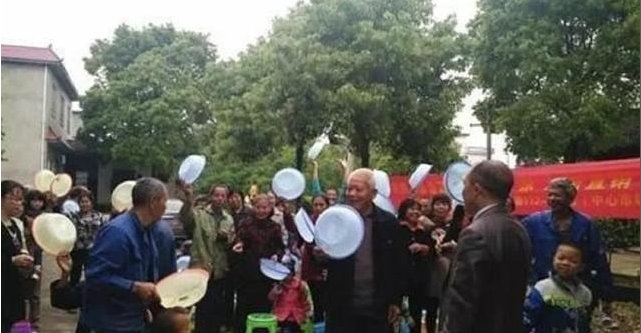  上当受骗■从元月开始，农村大集的四个摊位不要轻易碰。 八成是