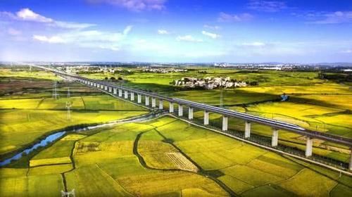  [全长]迎来国内“最长高铁”，全长2300公里，投资4000亿修建的