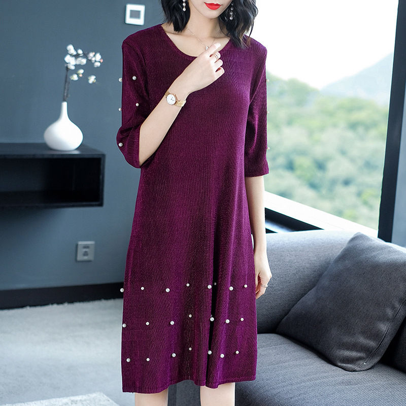 现在的女人真敢穿，出门穿这“前卫紧身裙”，姣好身材毕露无疑