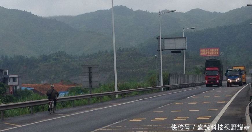 平时开车是走“国道”省钱，还是“高速”省钱老司机答案公布了