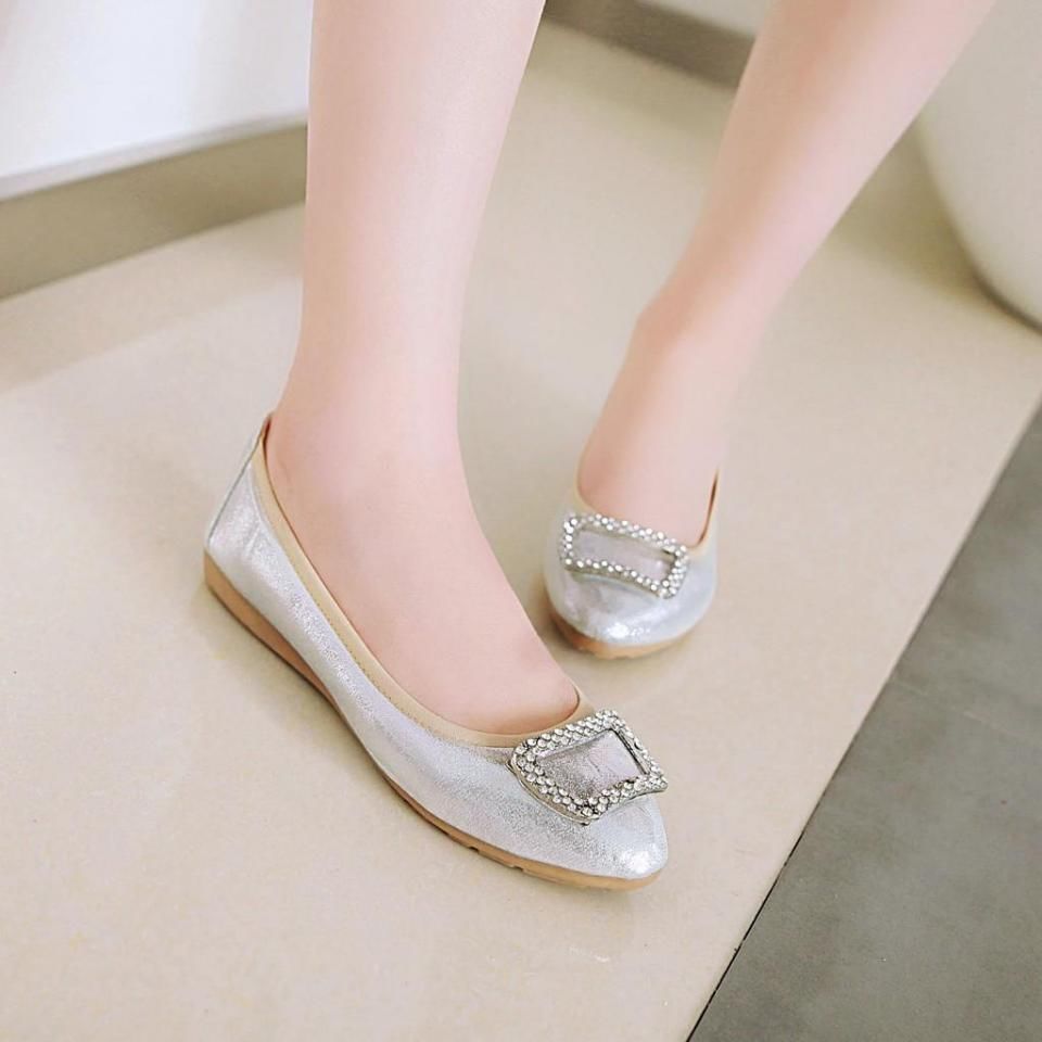 高跟鞋穿多了脚变形,爱自己的女人,一定会备一