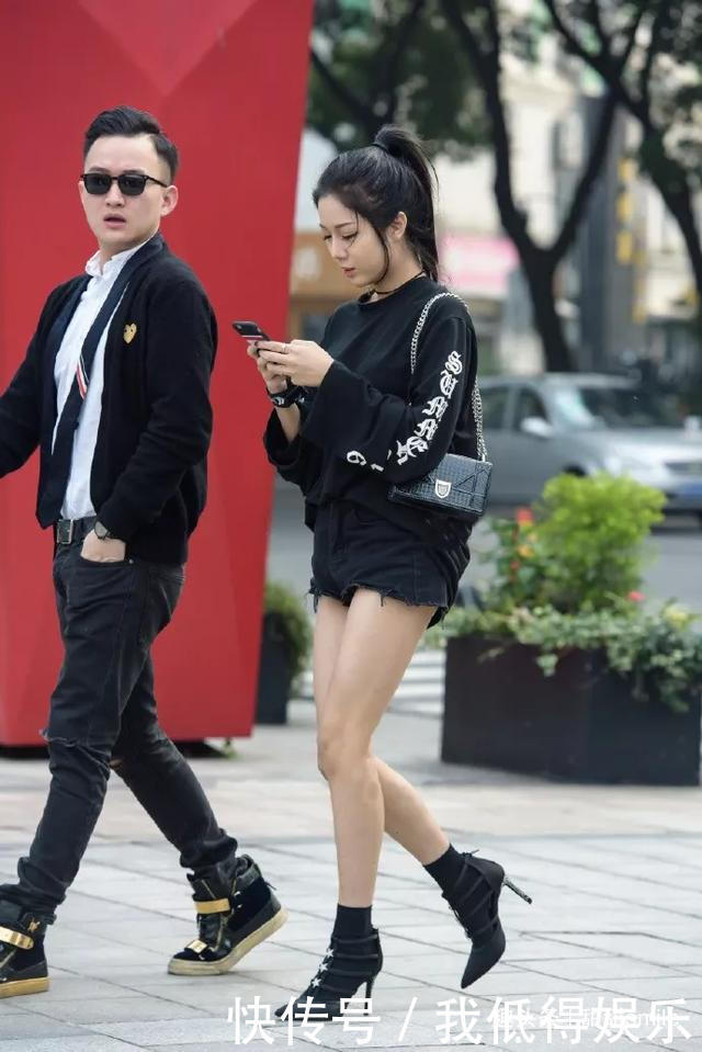 尖头|一件有气质的连衣裙搭配一双尖头的高跟鞋,非常的时尚简约