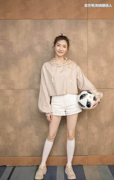 江疏影好有架势，31岁穿衣气势完全不输，霸气女王气场全开