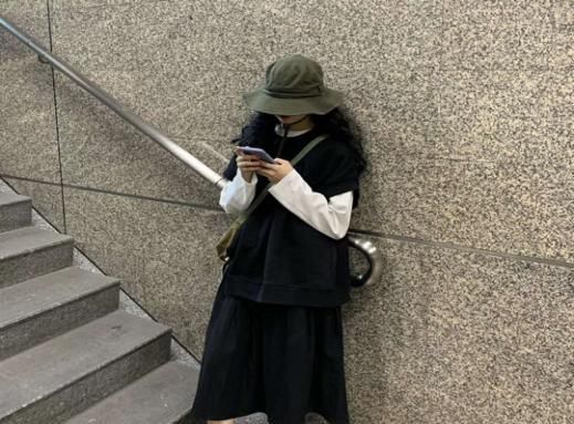  「气质」奔四奔五的女人别胡乱穿衣,跟着女明星学穿搭,减龄气质又高级