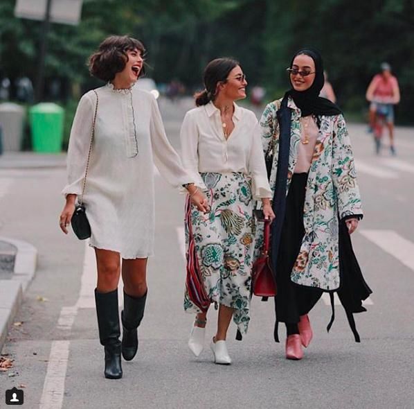 纽约时装周古力娜扎阿汤嫂比邻而座全程无互动,被孤立的中国小花