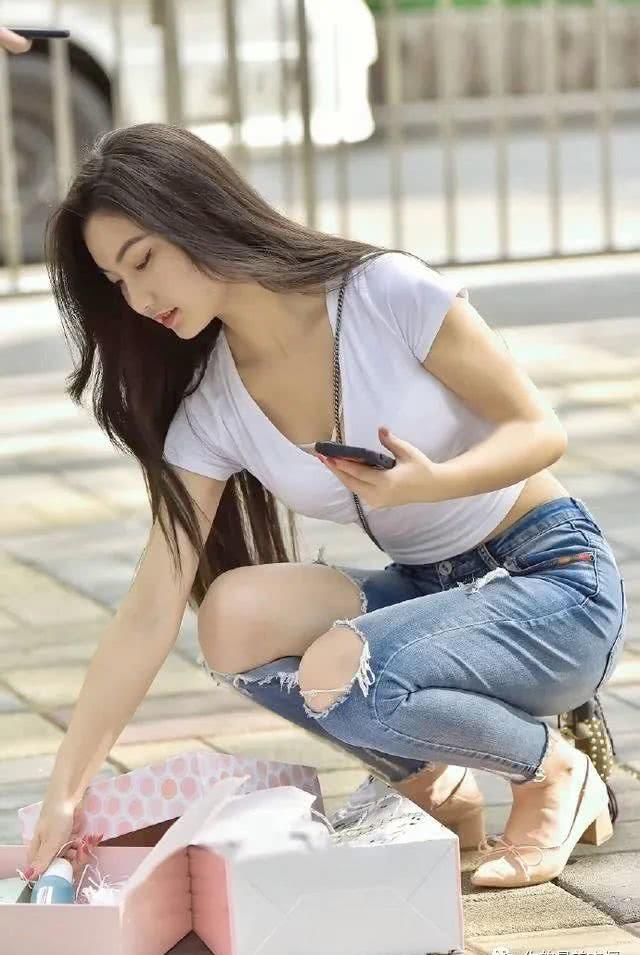  『纯白t恤』一件白T恤走天下，哪个女人这么豪横？普通白T也能如此时尚？