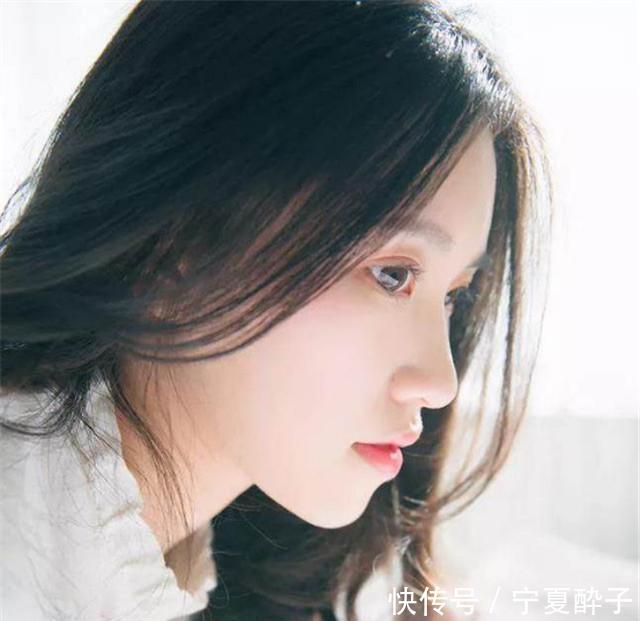  【女生】最受男生欢迎的女生，脸上都有这些“特征”，第一个不是很常见