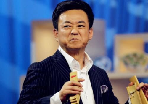 朱军回应“猥亵”事件，强烈谴责谣言散布者，网友：真是一出好戏