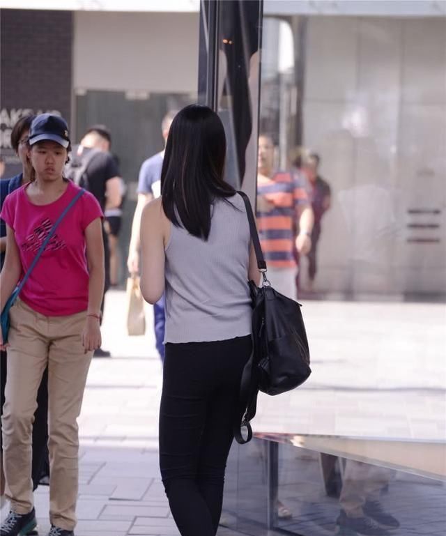  【条黑色】裤子配高跟鞋，会好看，但不是所有的裤子都配高跟鞋