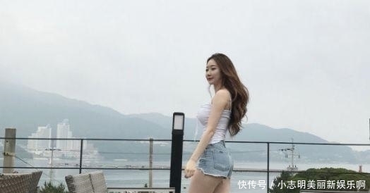 美女■青春气息的牛仔裤美女, 秀出完美大长腿, 显得很有活力!