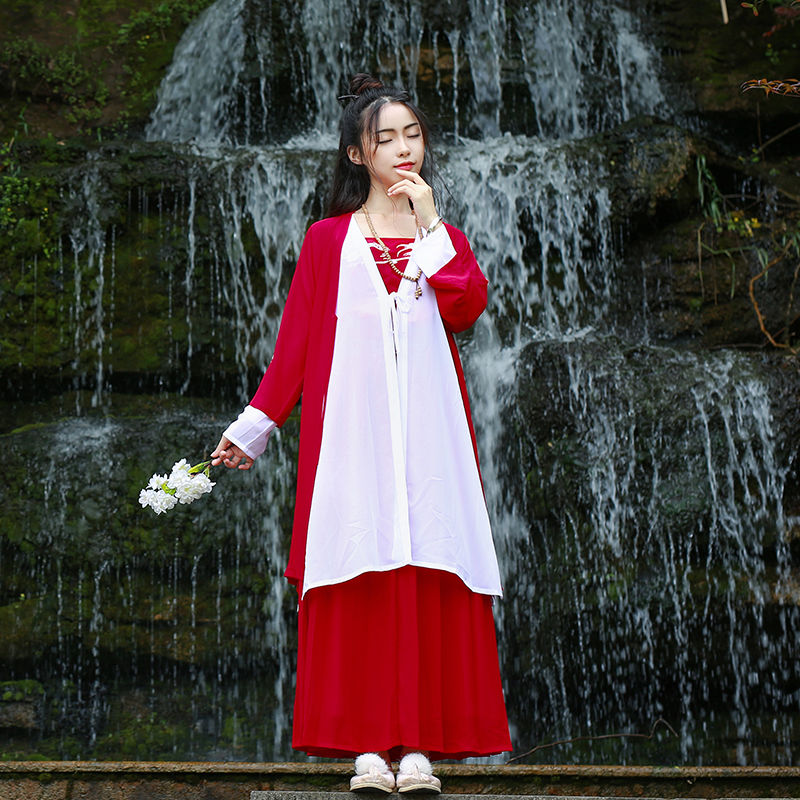 女孩子如果穿上这样一款汉元素“套装”，真就是传说中的小仙女了