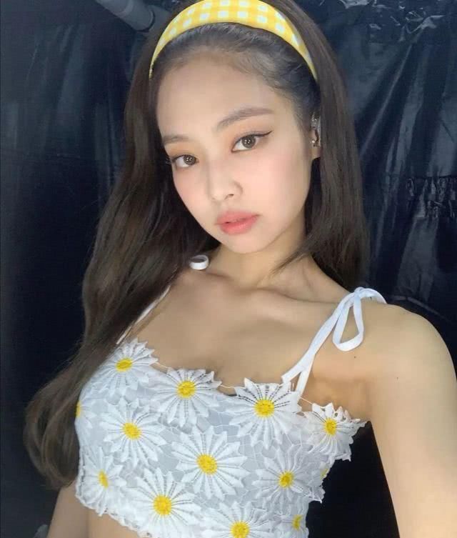 #时髦#夏日时髦小心机,这3款流行配饰轻松穿出少女感!