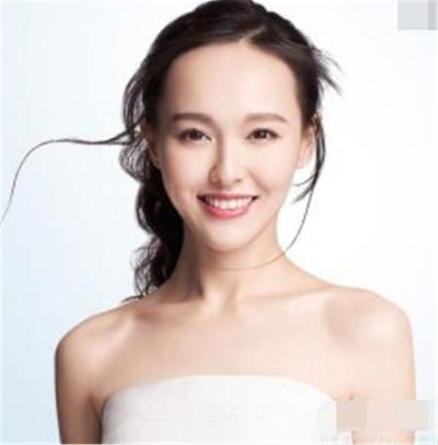 热巴高颜值离不开“龙须刘海”，却不知她的发际线这么高！