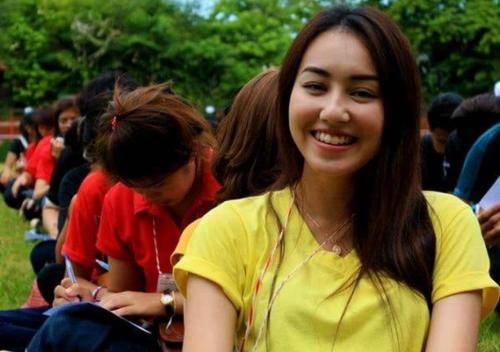 贴中文标语不欢迎中国人，并对中国游客拳打脚踢，如今终于后悔了