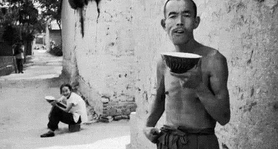 70年代农村“吃饭”老照片，最后一张你绝对熟，瞬间刷爆朋友圈！