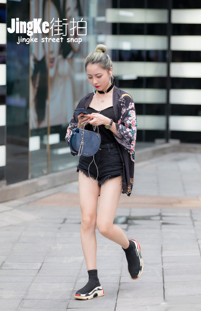 街拍成都:几套时尚的混搭，展示出优雅的美!