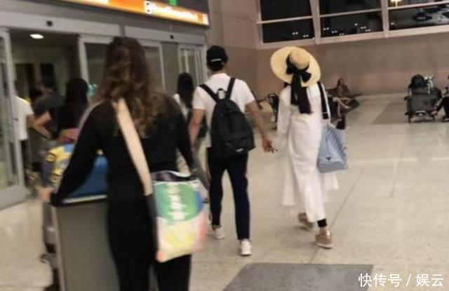 范冰冰李晨低调现身美国机场,狂撒狗粮